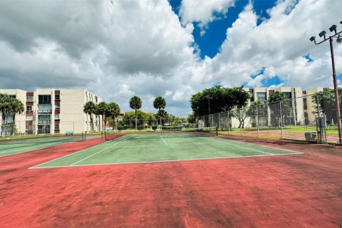 Condo in Miami, Florida, 2 bedrooms  № 1920243 - photo 18