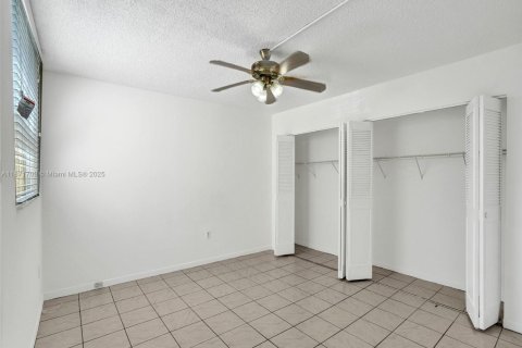Condo in Miami, Florida, 2 bedrooms  № 1920243 - photo 8