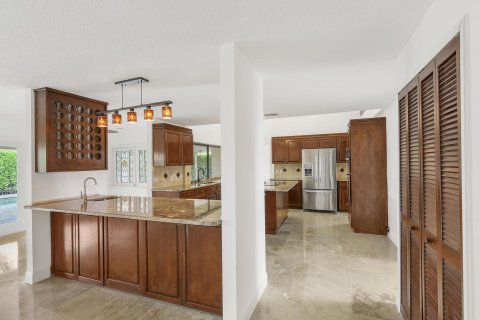 House in Wellington, Florida 3 bedrooms, 327.29 sq.m. № 2169843 - photo 14