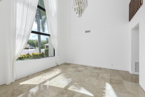 House in Wellington, Florida 3 bedrooms, 327.29 sq.m. № 2169843 - photo 5