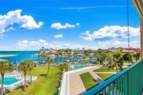 Condo in Saint Petersburg, Florida, 3 bedrooms  № 1848618 - photo 14