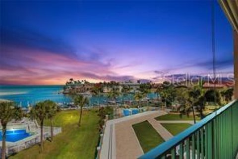 Condo in Saint Petersburg, Florida, 3 bedrooms  № 1848618 - photo 15