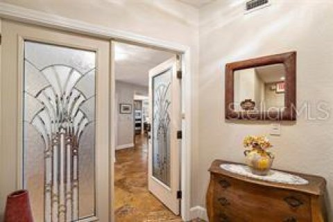 Condo in Saint Petersburg, Florida, 3 bedrooms  № 1848618 - photo 1