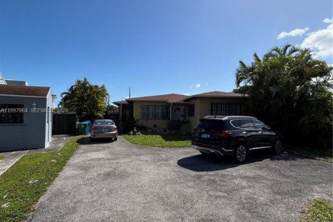 House in Miami, Florida 2 bedrooms, 138.61 sq.m. № 2066947 - photo 5