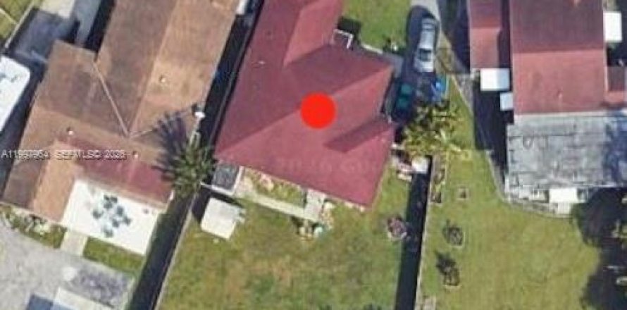 House in Miami, Florida 2 bedrooms, 138.61 sq.m. № 2066947
