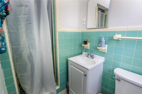 Villa ou maison à louer à Hollywood, Floride: 2 chambres, 98.01 m2 № 1961052 - photo 19