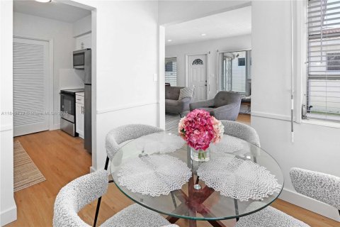 Villa ou maison à louer à Hollywood, Floride: 2 chambres, 98.01 m2 № 1961052 - photo 23