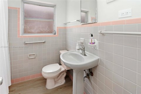 Villa ou maison à louer à Hollywood, Floride: 2 chambres, 98.01 m2 № 1961052 - photo 14