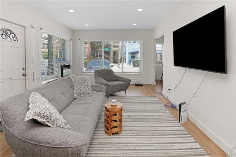 Villa ou maison à louer à Hollywood, Floride: 2 chambres, 98.01 m2 № 1961052 - photo 12