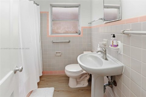 Villa ou maison à louer à Hollywood, Floride: 2 chambres, 98.01 m2 № 1961052 - photo 20