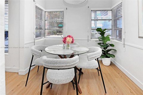 Villa ou maison à louer à Hollywood, Floride: 2 chambres, 98.01 m2 № 1961052 - photo 24