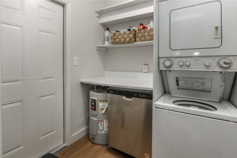 Villa ou maison à louer à Hollywood, Floride: 2 chambres, 98.01 m2 № 1961052 - photo 25