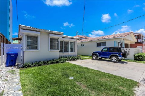 Villa ou maison à louer à Hollywood, Floride: 2 chambres, 98.01 m2 № 1961052 - photo 26