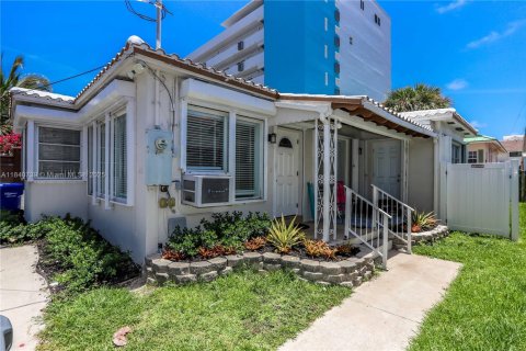 Villa ou maison à louer à Hollywood, Floride: 2 chambres, 98.01 m2 № 1961052 - photo 27