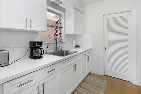 Villa ou maison à louer à Hollywood, Floride: 2 chambres, 98.01 m2 № 1961052 - photo 5