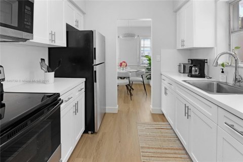 Villa ou maison à Hollywood, Floride 2 chambres, 98.01 m2 № 1961052