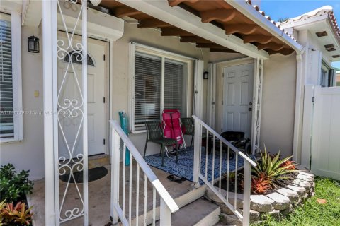 Villa ou maison à louer à Hollywood, Floride: 2 chambres, 98.01 m2 № 1961052 - photo 30