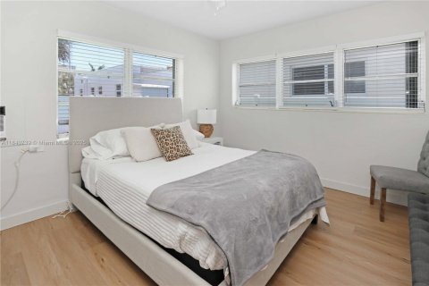 Villa ou maison à louer à Hollywood, Floride: 2 chambres, 98.01 m2 № 1961052 - photo 17