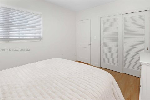 Villa ou maison à louer à Hollywood, Floride: 2 chambres, 98.01 m2 № 1961052 - photo 16