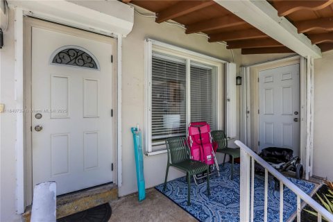 Villa ou maison à louer à Hollywood, Floride: 2 chambres, 98.01 m2 № 1961052 - photo 29