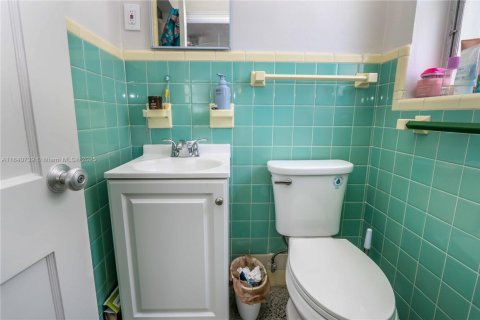 Villa ou maison à louer à Hollywood, Floride: 2 chambres, 98.01 m2 № 1961052 - photo 18