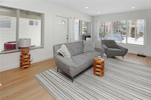 Villa ou maison à louer à Hollywood, Floride: 2 chambres, 98.01 m2 № 1961052 - photo 21