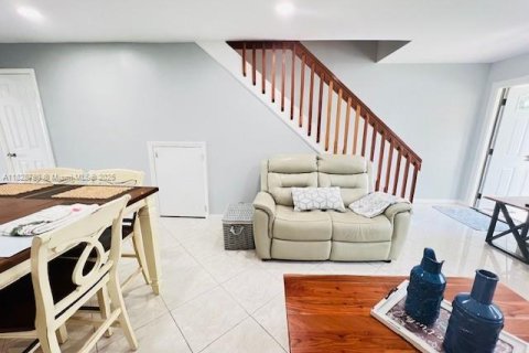 Townhouse in Pembroke Pines, Florida 2 bedrooms, 113.71 sq.m. № 1804144 - photo 7