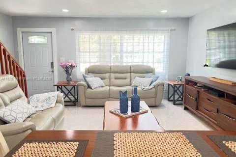 Townhouse in Pembroke Pines, Florida 2 bedrooms, 113.71 sq.m. № 1804144 - photo 6