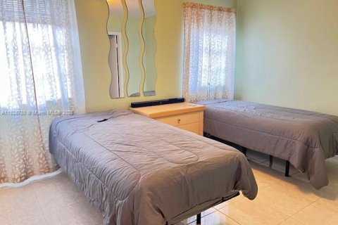 Townhouse in Pembroke Pines, Florida 2 bedrooms, 113.71 sq.m. № 1804144 - photo 21