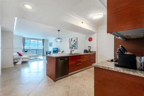 Copropriété à louer à Hallandale Beach, Floride: 3 chambres, 144.37 m2 № 2062990 - photo 12