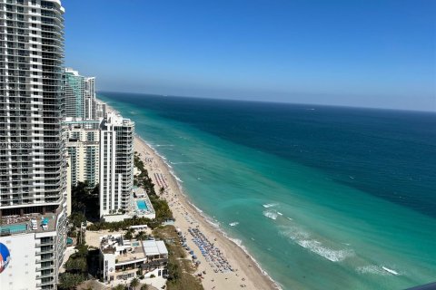 Copropriété à louer à Hallandale Beach, Floride: 3 chambres, 144.37 m2 № 2062990 - photo 2