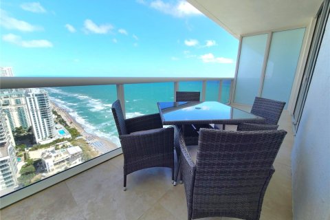 Copropriété à louer à Hallandale Beach, Floride: 3 chambres, 144.37 m2 № 2062990 - photo 30