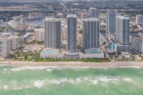 Copropriété à louer à Hallandale Beach, Floride: 3 chambres, 144.37 m2 № 2062990 - photo 3