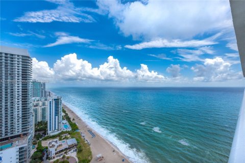 Condo à Hallandale Beach, Floride, 3 chambres  № 2062990