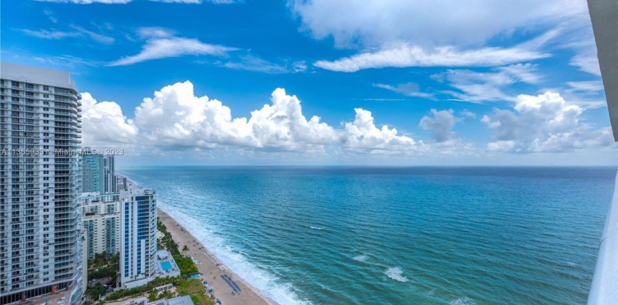 Condo à Hallandale Beach, Floride, 3 chambres  № 2062990