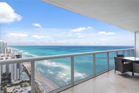 Copropriété à louer à Hallandale Beach, Floride: 3 chambres, 144.37 m2 № 2062990 - photo 4
