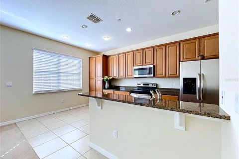 Townhouse in Tampa, Florida 4 bedrooms, 244.15 sq.m. № 2208890 - photo 23