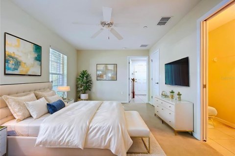 Townhouse in Tampa, Florida 4 bedrooms, 244.15 sq.m. № 2208890 - photo 15