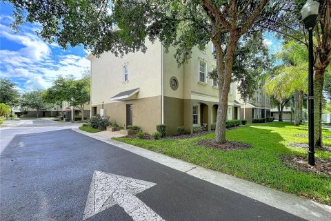 Townhouse in Tampa, Florida 4 bedrooms, 244.15 sq.m. № 2208890 - photo 21
