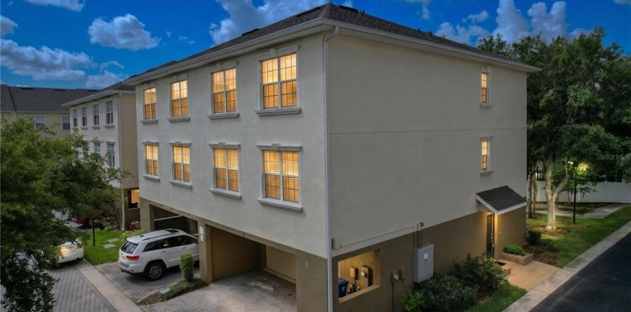 Townhouse in Tampa, Florida 4 bedrooms, 244.15 sq.m. № 2208890