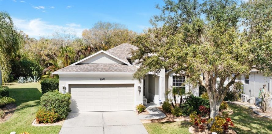 House in Palmetto, Florida 2 bedrooms, 144.09 sq.m. № 1905439