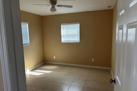 Touwnhouse à louer à St. Lucie, Floride: 2 chambres, 115.94 m2 № 2417589 - photo 7