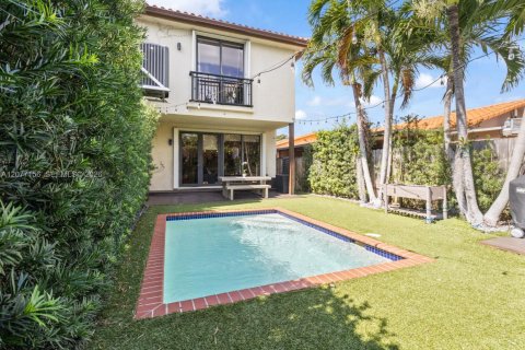 Touwnhouse à Miami, Floride 3 chambres, 201.32 m2 № 2320229