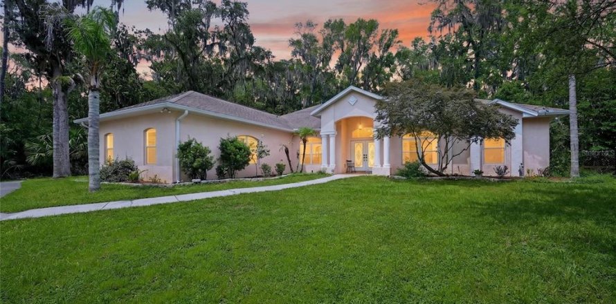 House in Reddick, Florida 3 bedrooms, 231.79 sq.m. № 2259426