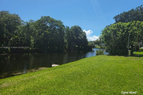 Condo in Deerfield Beach, Florida, 2 bedrooms  № 2010751 - photo 6