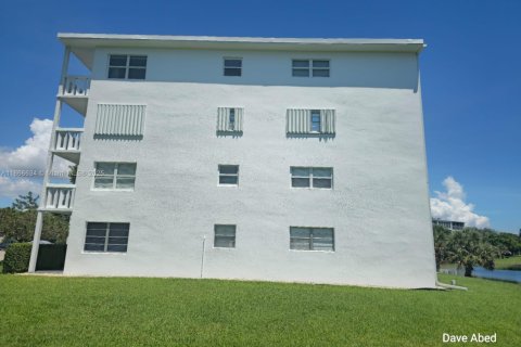 Condo in Deerfield Beach, Florida, 2 bedrooms  № 2010751 - photo 5