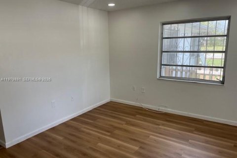 Купить коммерческую недвижимость в Майами, Флорида 168.52м2, № 2046252 - фото 10