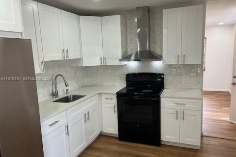 Купить коммерческую недвижимость в Майами, Флорида 168.52м2, № 2046252 - фото 8