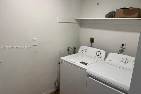 Купить коммерческую недвижимость в Майами, Флорида 168.52м2, № 2046252 - фото 7