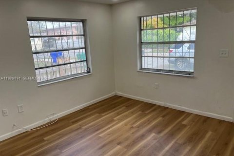 Купить коммерческую недвижимость в Майами, Флорида 168.52м2, № 2046252 - фото 19